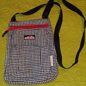Kavu Limited Edition houndstooth crossbody bag purse